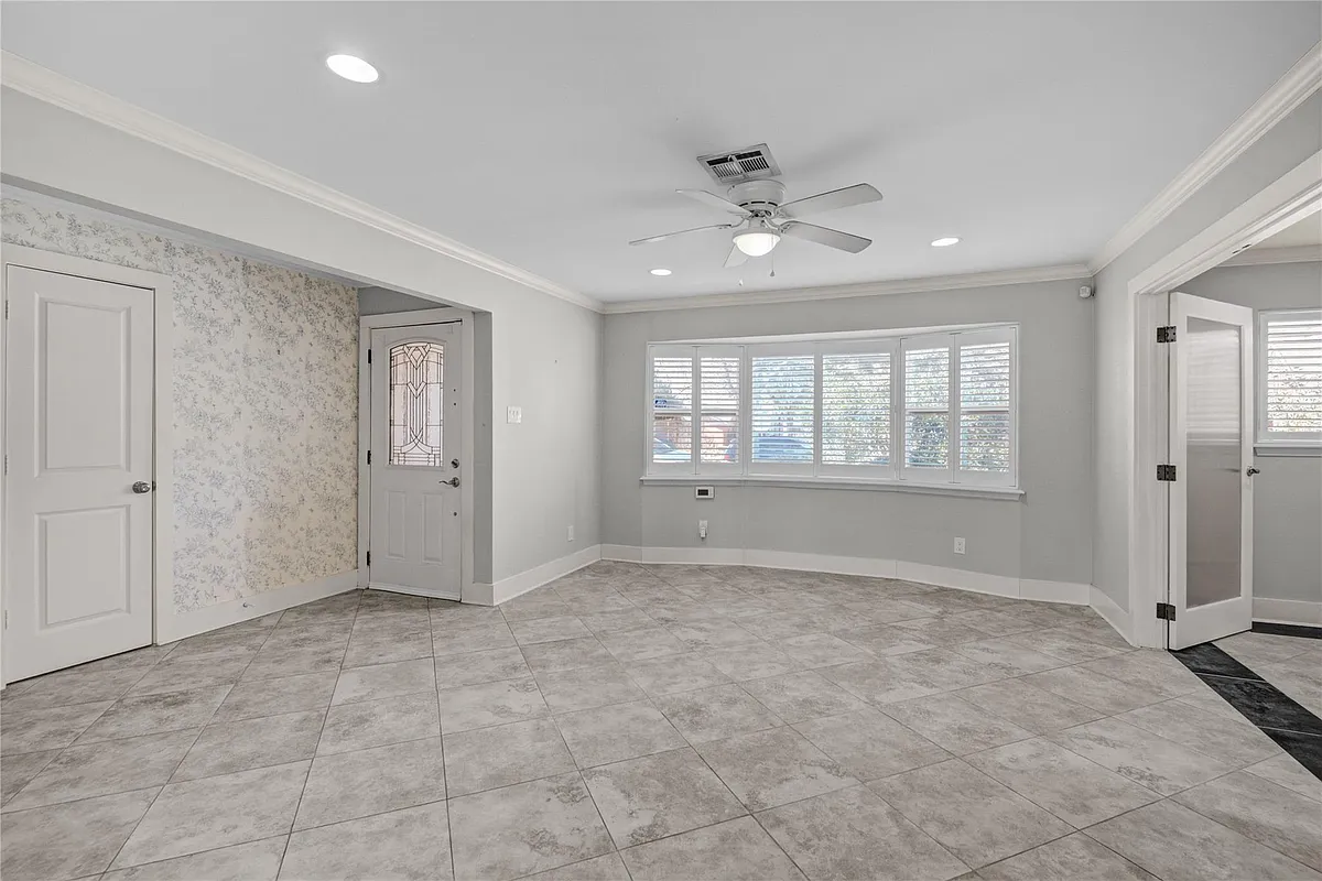 Building Photo - 10303 Greenwillow Dr