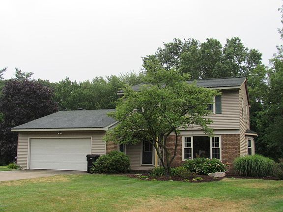 3rd image of 1550 Pinnacle East Dr SW