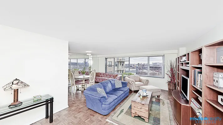 Sold by Moda Realty | media 31