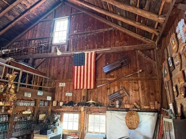 6 Church St, West Boylston, MA 01583