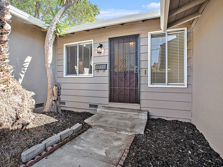 7196 Tamarack Dr — Photo 3