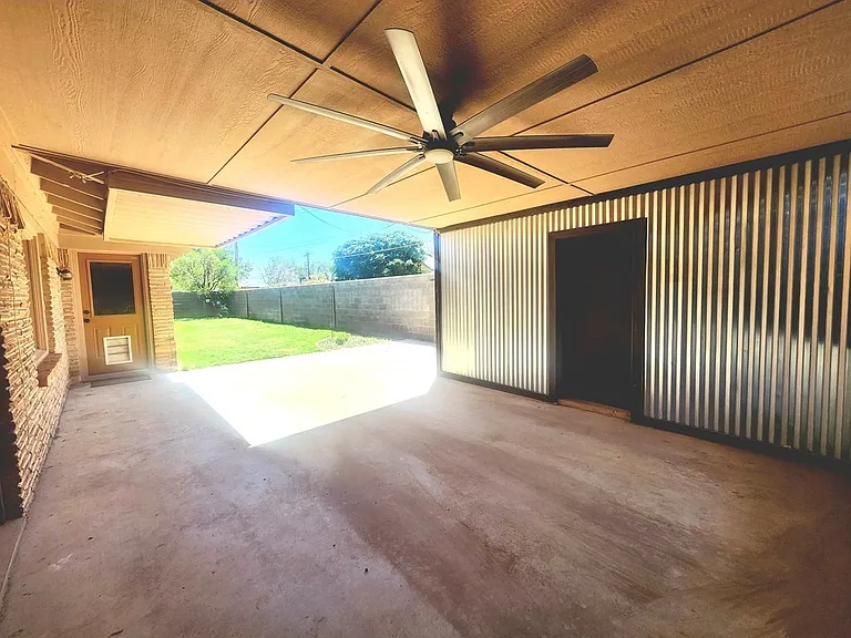 2305 Country Club Dr — Photo 27