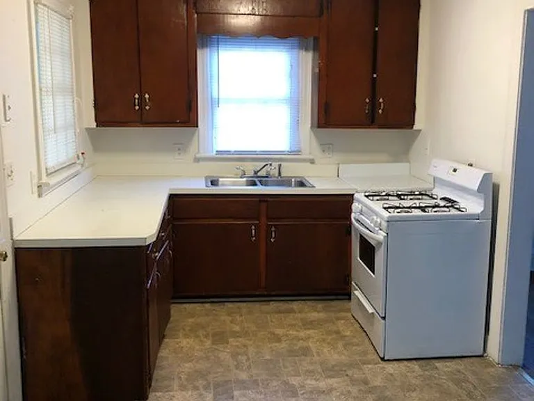 206 Hudson St — Photo 5
