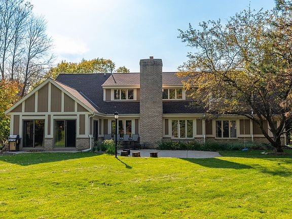 3rd image of 1490 Barrington Woods Dr