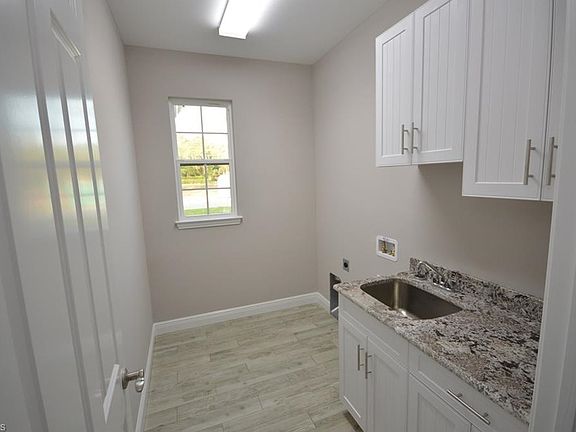 4th image of 10019 Hidden Pines Ln