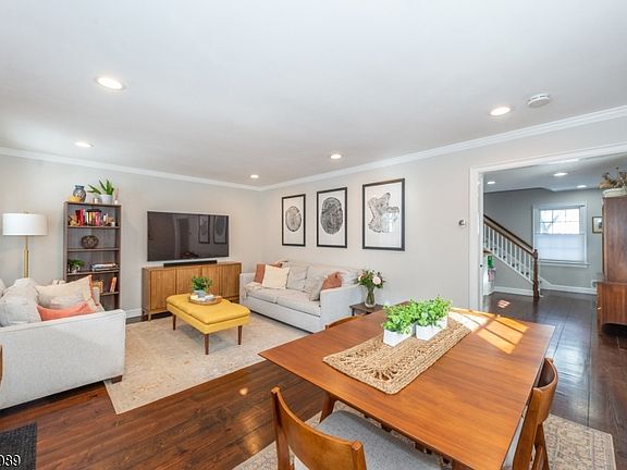 4th image of 5 Murray Hill Sq