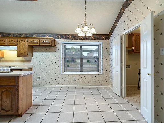 5th image of 1906 Thornhill Way