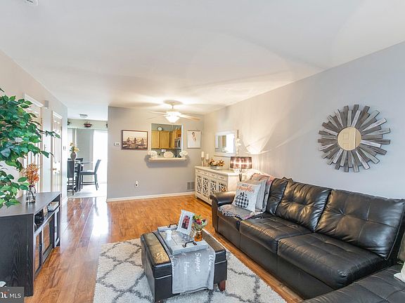 2nd image of 621 Hartland Ct