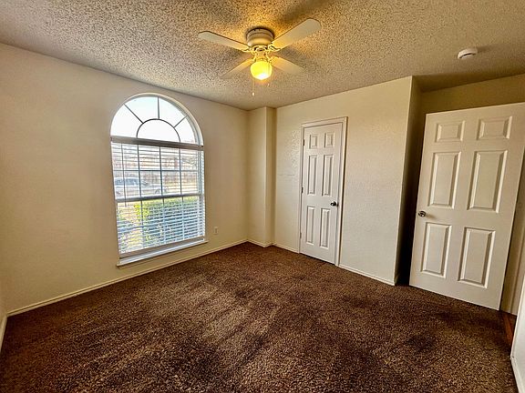 4th image of 909 Meadowlark Dr