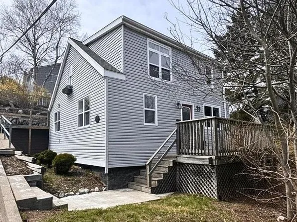 9 Maplewood Dr, Halifax, NS B3N 1C4