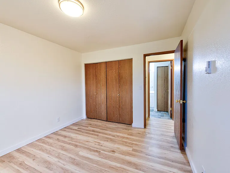 211-225 N Peterson Dr — Photo 35
