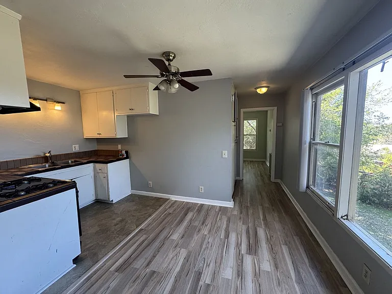 Manzanita Dr — Photo 2