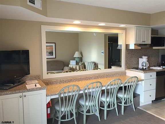 4th image of 801 10th St #362