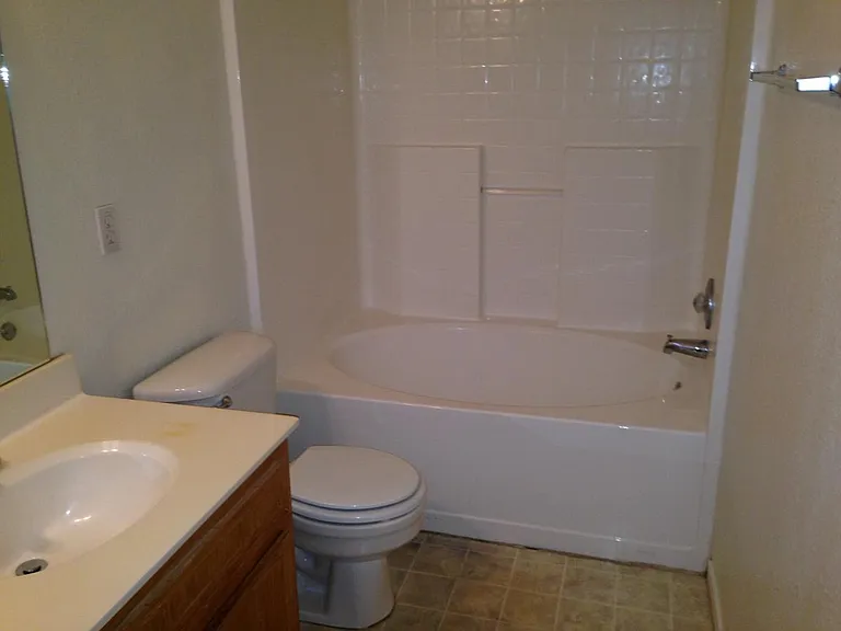 4607 Bowles Dr #B — Photo 2
