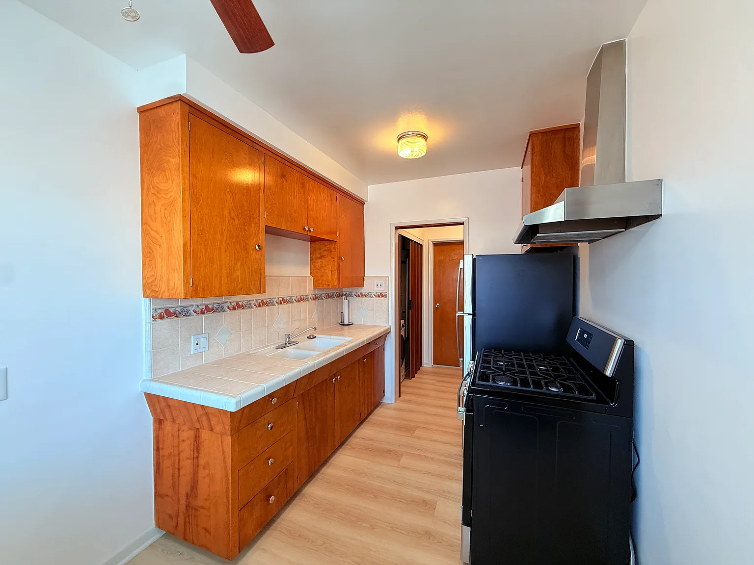 1 bed, 590 sqft, $1,800 — Photo 2