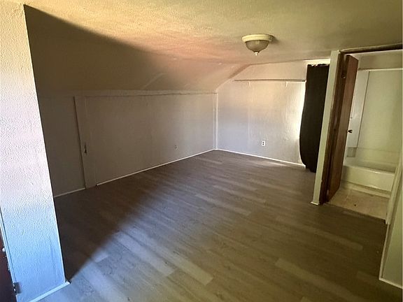 5th image of 15 E 2nd St