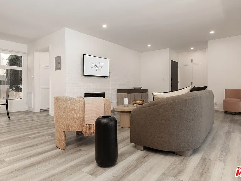 8911 Cynthia St #10 — Photo 3