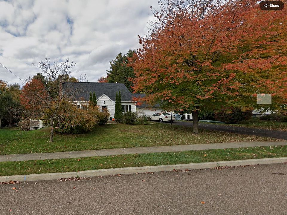 1st image of 2 Maplewood Ln