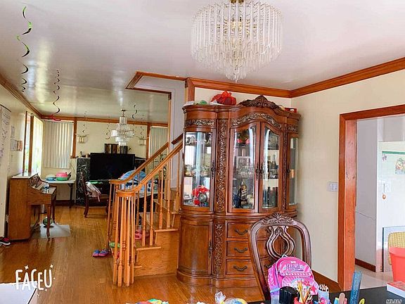 2nd image of 8627 Avon St
