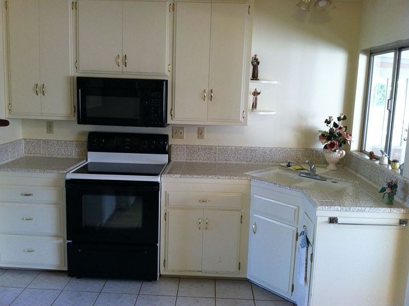 2nd image of 918 La Fiesta Way