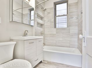 1435 W Blackhawk St #1R, Chicago, IL 60642