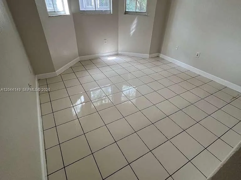 1661 SE 28th St #202 — Photo 15
