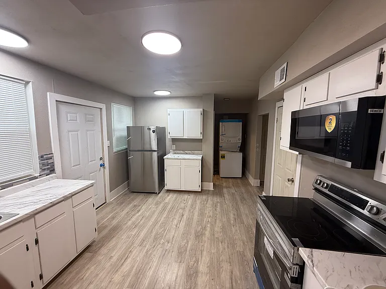 1910 S Park St #3 — Photo 3