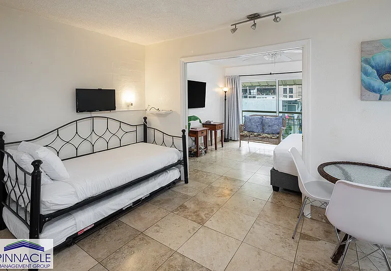 240 Liliuokalani Ave #302 — Photo 4