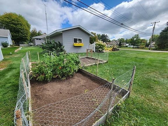 4th image of 201 North 3RD STREET