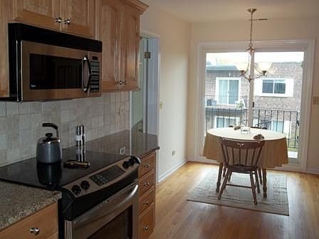 5th image of 140 Franklin Pl E APT 306