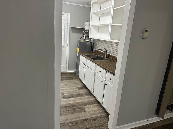 5th image of 106 Porter St SW