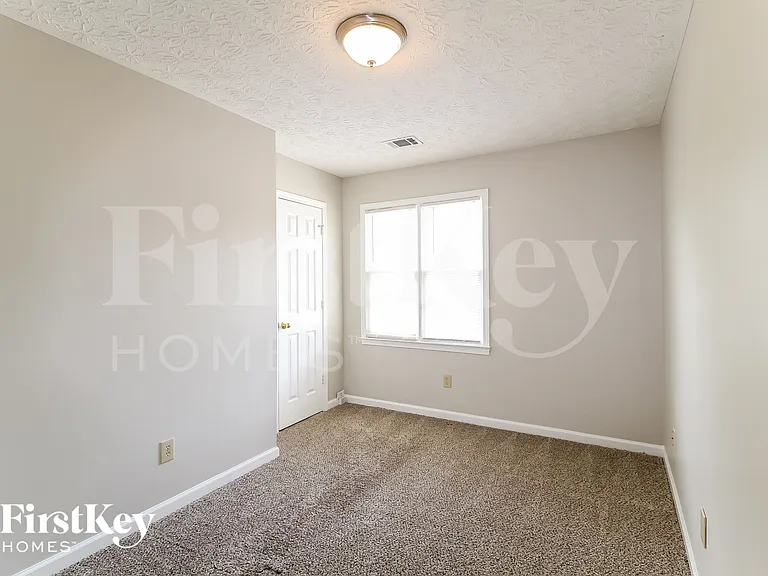 1845 Rockside Ln — Photo 15