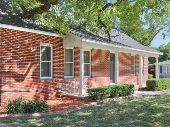 901 N Llano St, Fredericksburg, TX 78624