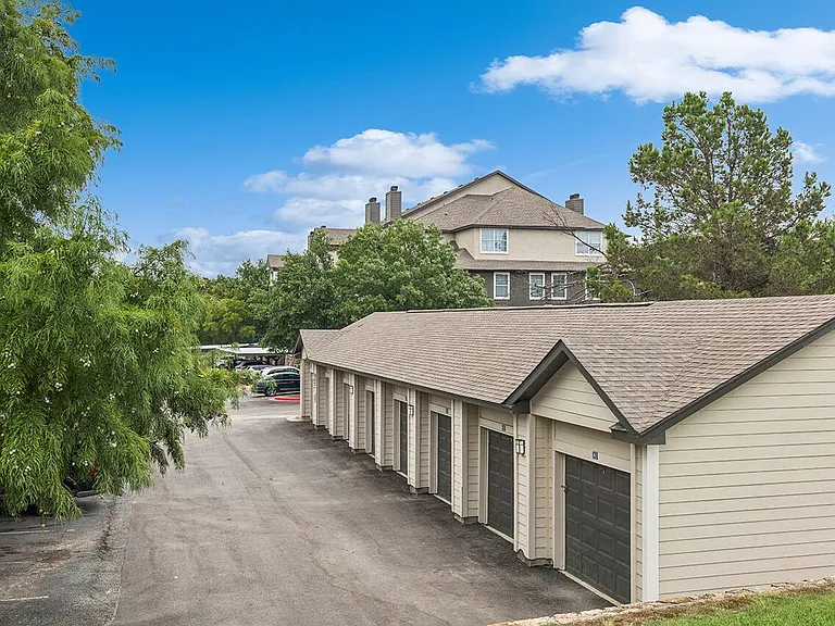 Cypress View Villas Apartments — Photo 13