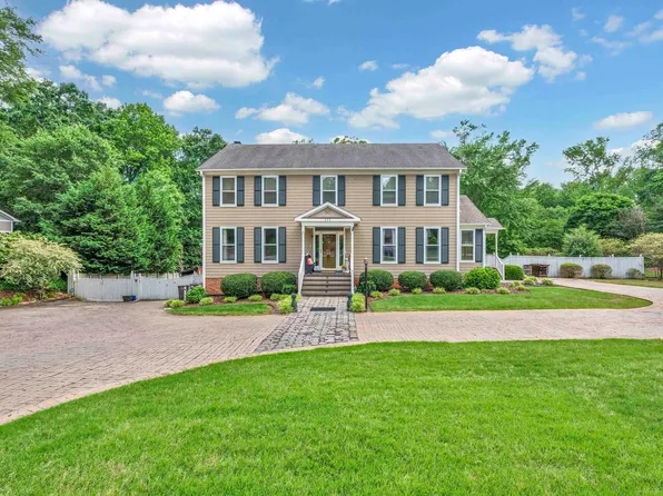 202 Fernbrook Cir, Spartanburg, SC 29307