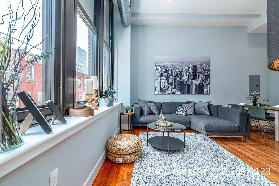 Awesome Location! Large Apartments. Roof Deck. Available 9/5! — Photo 4