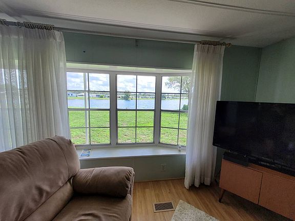5th image of 837 Frenchmans Ct