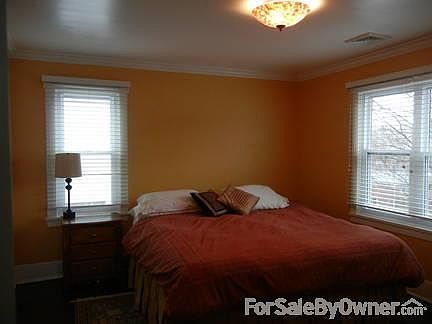 Master Bedroom
						:
						King bed / Custom closet organizers