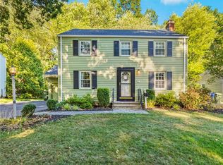 34 Mohegan Dr, West Hartford, CT 06117