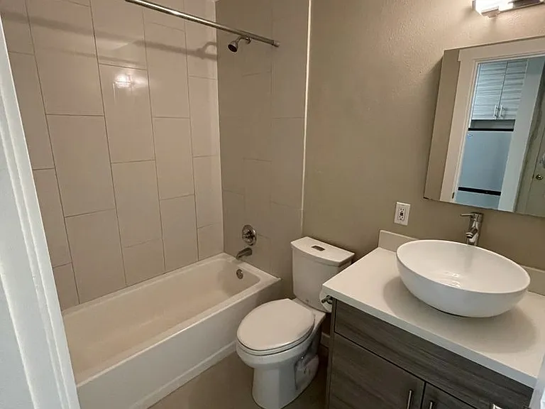 Mercer Crest Apartments — Photo 7
