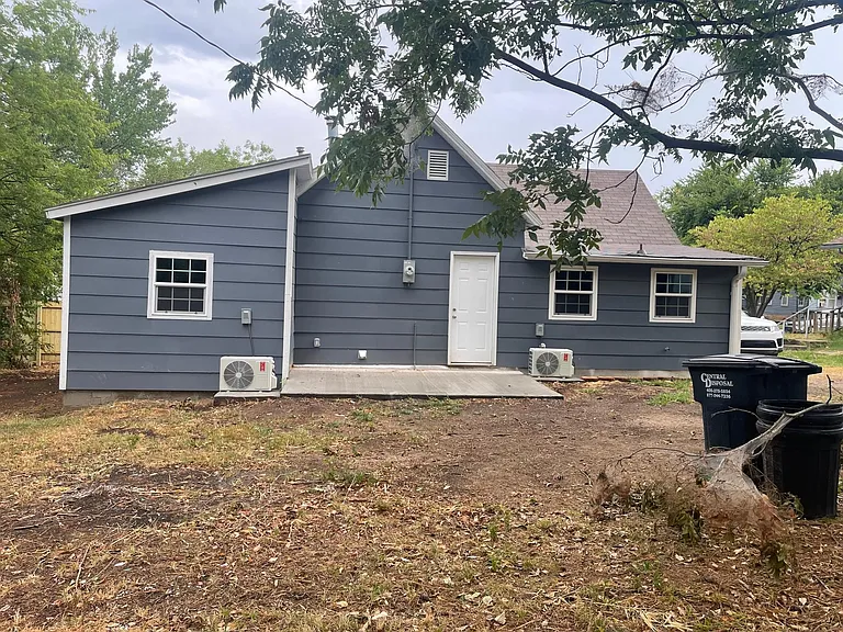 1209 E Whittaker St — Photo 5