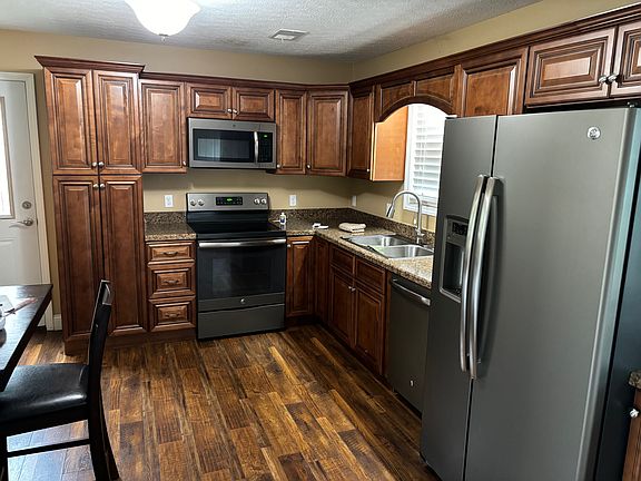 2nd image of 402 Susannah Ave