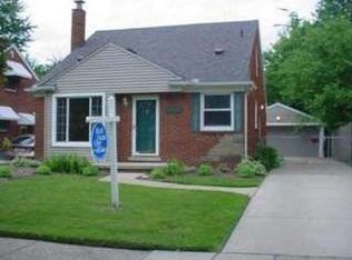 21702 Newcastle Rd, Harper Woods, MI 48225