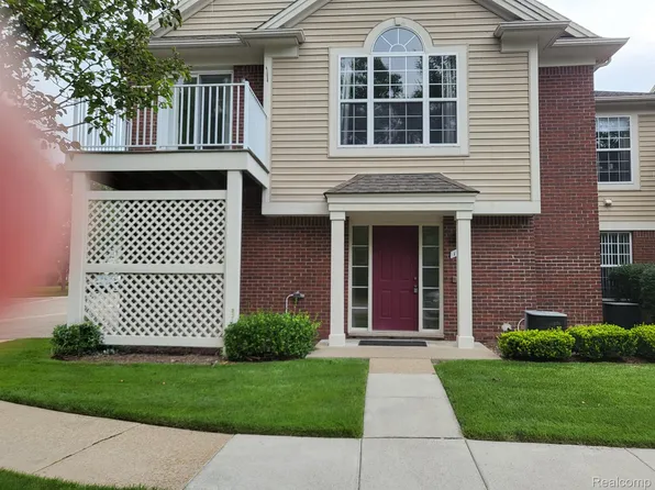 1727 Deepwood Cir #72, Rochester, MI 48307