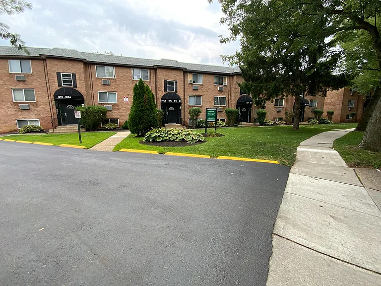 Renshaw Apartments features beautifully landscaped grounds that provide a serene environment for residents. Enjoy convenient access and a welcoming atmosphere right outside your door. Explore your future home today!