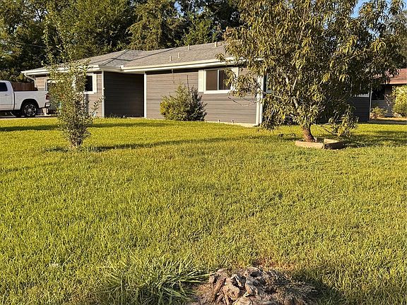 3rd image of 3890 Bristol Dr