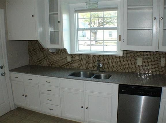 3rd image of 4413 Calmont Ave