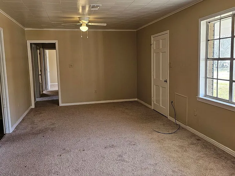 8984 Westwood Dr — Photo 2