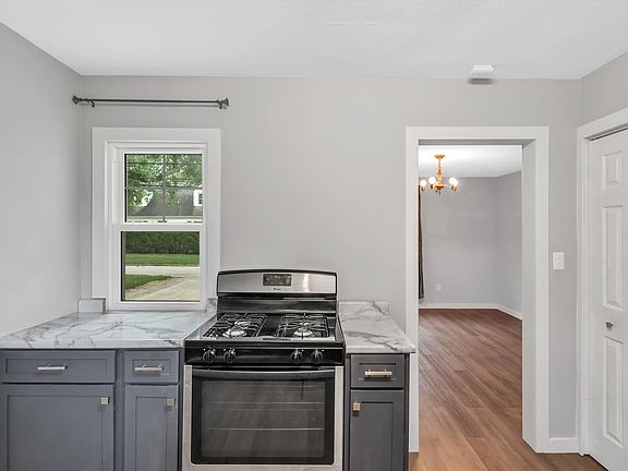 5th image of 12 Carolina Dr