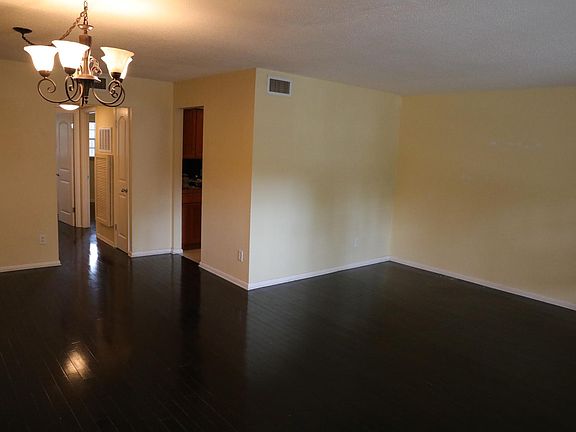4th image of 515 S Hyer Ave